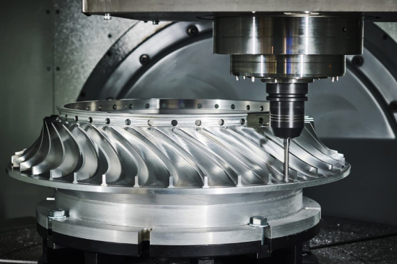 Entenda cinco eixos de usinagem cnc