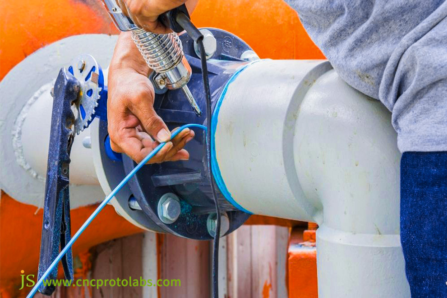 Welding on water pipe